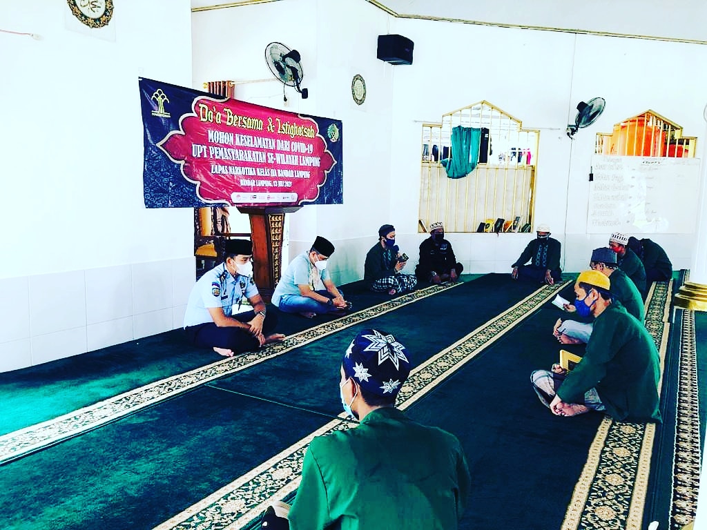 Berharap Wabah Covid - 19 Segera Berakhir , Seluruh WBP Serta Pegawai Lapas Narkotika Bandar Lampung Gelar Doa Bersama Dan Istiqosah