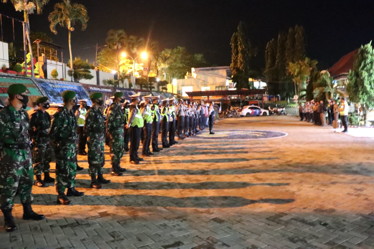 Jelang Natal dan Tahun Baru PPKM III, Polres Tanggamus Mengelar Patroli Skala Besar Bersama TNI dan OPD Pemkab