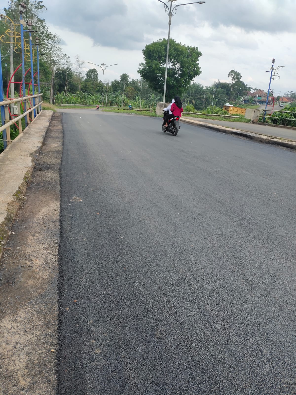 Kurangnya Pengawasan Proyek Peningkatan Jalan Di Pasar Sukadana "Diduga" Tidak Sesuai Spek.