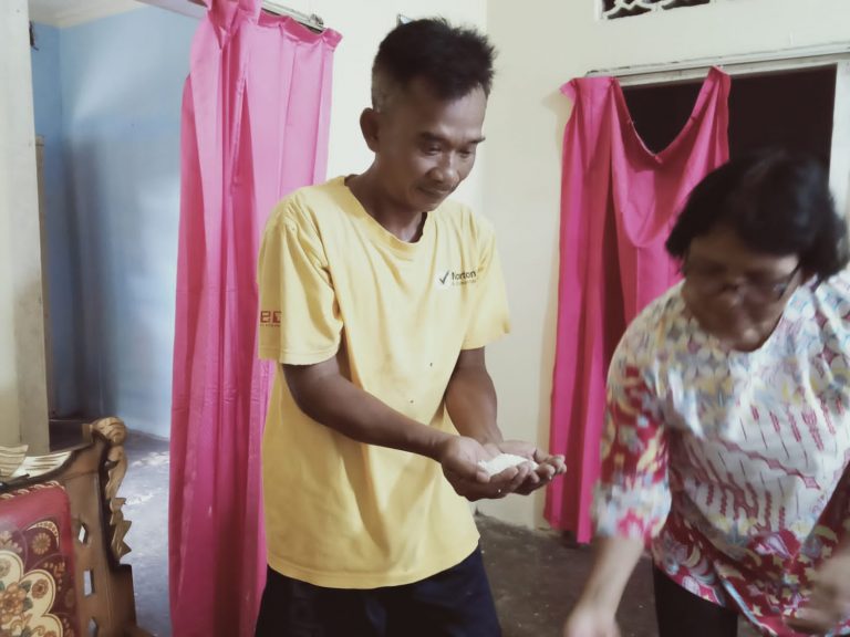 KPM desa selorejo: Terima kasih Pak Jokowi ,Sembako yang di salurkan E-warung Berkualitas