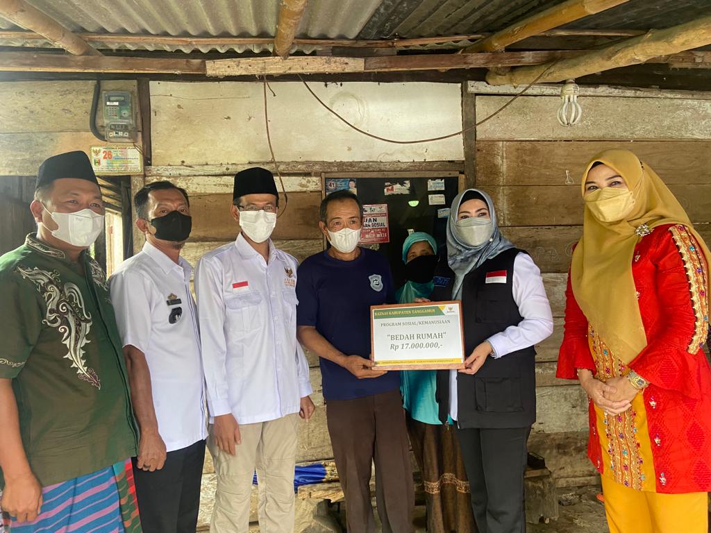 Bupati Tanggamus Serahkan Bantuan Bedah Rumah Di Kecamatan Sumberejo