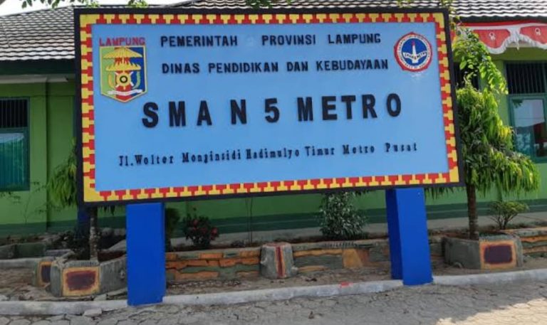 Siswa dan siswi SMAN 5 Metro Tetap Semangat Ikuti Proses Pembelajaran Meskipun Secara Daring