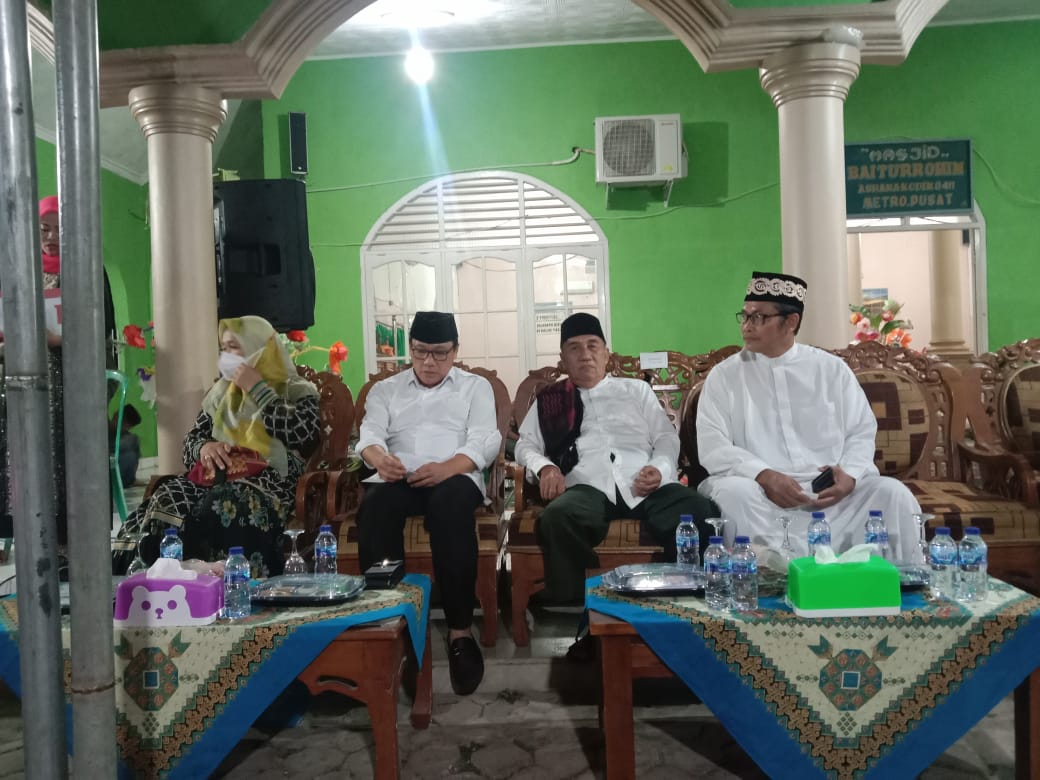 Walikota Metro beserta Istri Menghadiri Peringatan Maulid Nabi SAW di Masjid Baiturrohim Hadimulyo Barat